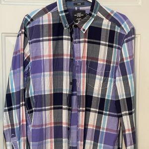 Men’s casual button up. Slim fit, size large.